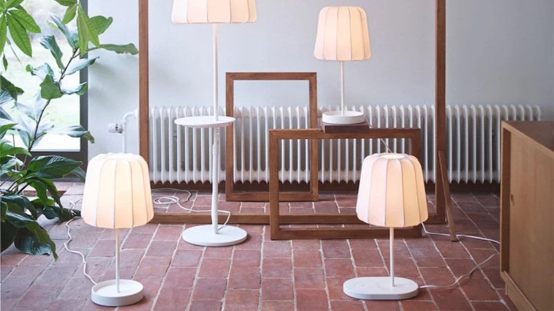Η IKEA προσφέρει τραπεζάκια και φωτιστικά με ασύρματη φόρτιση