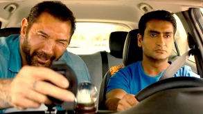 Stuber trailer | Οι Kumail Nanjiani και Dave Bautista μπαίνουν σε μία ξεκαρδιστική περιπέτεια με ταξί 