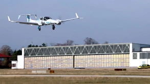 Αεροπλάνο προσγειώνεται πραγματικά αυτόνομα για πρώτη φορά