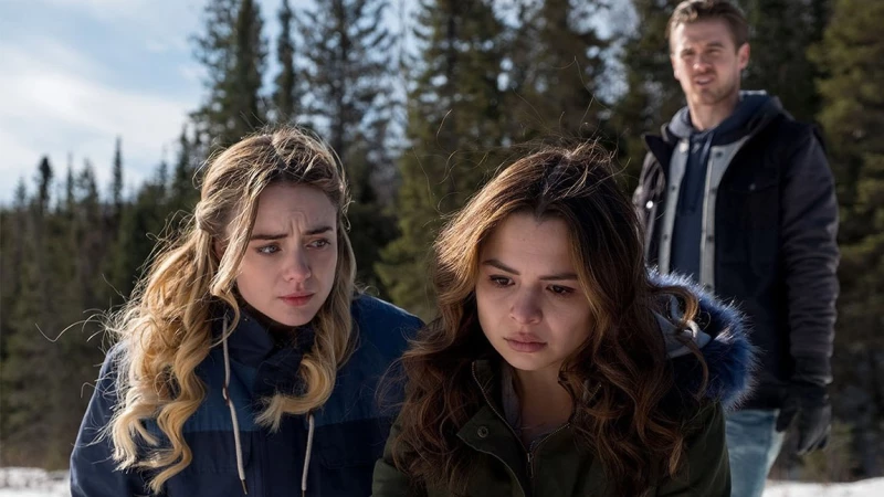 Witches in the Woods trailer | Η χειμερινή εξόρμηση μιας παρέας καταλήγει σε κυνήγι μαγισσών