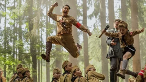 Jojo Rabbit trailer | Στην άκρη! Ο Taika Waititi καταφτάνει με φόρα, μ’ ένα σπαρταριστό σατιρικό φιλμ!