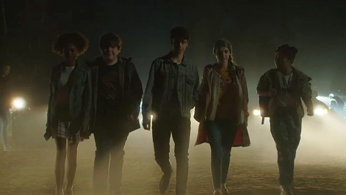 Το trailer του ‘Are You Afraid of the Dark?’ κάνει το αίμα να παγώνει