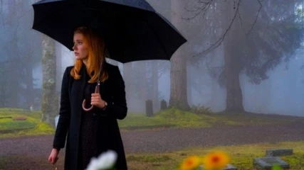 Η Kennedy McMann ως η νέα ‘Nancy Drew’ βουτάει σε ένα μακάβριο μυστήριο (ΒΙΝΤΕΟ)