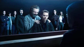 Στο ‘Prodigal Son’ ο Tom Payne φέρει βαρύ στις πλάτες του το «αμαρτίαι γονέων» (ΒΙΝΤΕΟ)