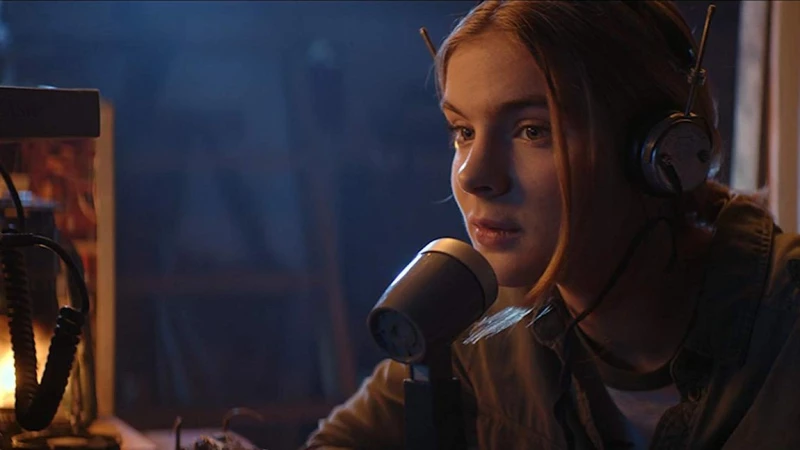 Radioflash: Οι Brighton Sharbino και Dominic Monaghan παλεύουν να επιβιώσουν στη Γη (ΒΙΝΤΕΟ)