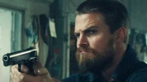 Code 8: Οι Stephen Amell και Robbie Amell στρέφονται ο ένας εναντίον του άλλου (ΒΙΝΤΕΟ)