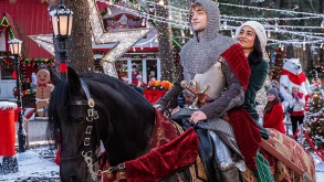 The Knight Before Christmas: H Vanessa Hudgens φέτος γιορτάζει ιπποτικά τα Χριστούγεννα (ΒΙΝΤΕΟ)