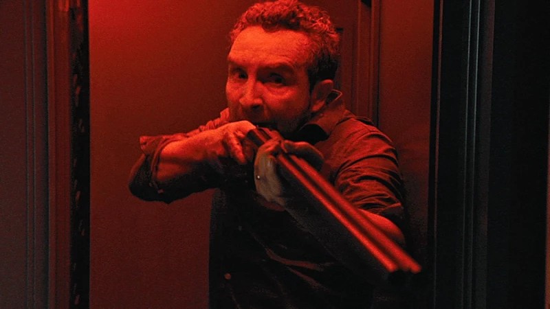 Feedback: Ο Eddie Marsan ζει τις χειρότερές του ώρες σε live ραδιοφωνική εκπομπή (BINTEO)