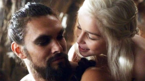 Ο Jason Momoa βοήθησε την Emilia Clarke να αντιμετωπίσει τις ερωτικές σκηνές στο Game of Thrones