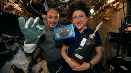 Αστροναύτες ψήνουν κουλουράκια στο Διεθνή Διαστημικό Σταθμό