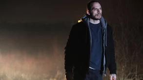 Στο ‘The Corrupted’ o Sam Claflin αγωνίζεται να προχωρήσει μπροστά (ΒΙΝΤΕΟ) 