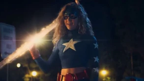 Στο ‘Stargirl’ η Brec Bassinger αναλαμβάνει τα υπερηρωικά της καθήκοντα (ΒΙΝΤΕΟ)