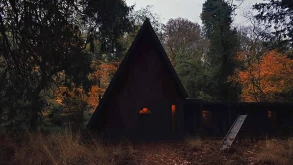 Στο ‘Gretel & Hansel’ το παραμύθι των Γκριμ ξεπηδά πιο απόκοσμο από ποτέ (ΒΙΝΤΕΟ)  