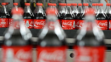 Η Coca-Cola αρνείται να εγκαταλείψει το πλαστικό