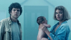 Στο ‘Vivarium’ οι Jesse Eisenberg και Imogen Poots παγιδεύονται σε έναν λαβύρινθο (ΒΙΝΤΕΟ)