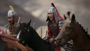 Στο ‘Mulan’ η Liu Yifei φοράει πανοπλία και ορμάει στη μάχη με θάρρος (ΒΙΝΤΕΟ)  