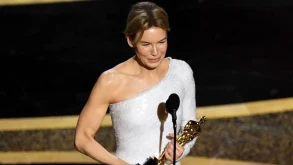 Η Renée Zellweger σήκωσε το Όσκαρ του Α' Γυναικείου Ρόλου (ΒΙΝΤΕΟ)