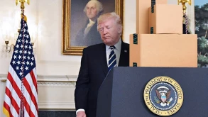 Η Amazon εγκαλεί τον Trump επειδή έχασε το συμβόλαιο των $10 δις από την Microsoft