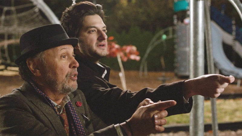 Στο ‘Standing Up, Falling Down’ οι Billy Crystal και Ben Schwartz γίνονται κολλητοί (ΒΙΝΤΕΟ) 