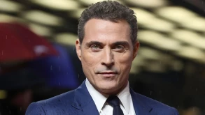 Ο Rufus Sewell θα υποδυθεί τον πατέρα του Elvis Presley στο ‘Elvis’ του Baz Luhrmann 