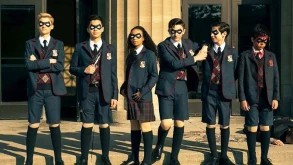 Το Netflix κάνει tease τη 2η σεζόν του Umbrella Academy με πανέμορφες αφίσες (ΕΙΚΟΝΕΣ)