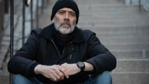 Στο ‘The Postcard Killings’ ένας serial killer στέλνει τα δικά του καρτ ποστάλ φρίκης (ΒΙΝΤΕΟ)