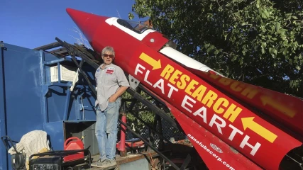 Flat-earther σκοτώνεται με αυτοσχέδιο πύραυλο προσπαθώντας να αποδείξει πως η Γη είναι επίπεδη (ΒΙΝΤΕΟ)