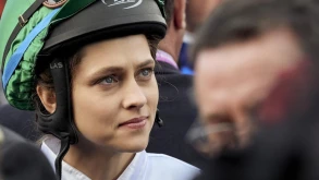 Στο ‘Ride Like a Girl’ η Teresa Palmer βάζει έναν στόχο που της δίνει φτερά (ΒΙΝΤΕΟ) 