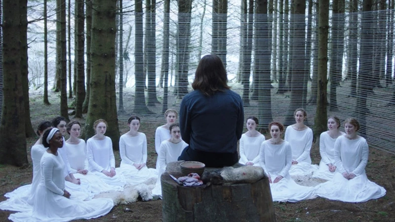 Στο ‘The Other Lamb’ η Raffey Cassidy αγωνίζεται να ξεφύγει από μία τρομακτική αίρεση (ΒΙΝΤΕΟ)