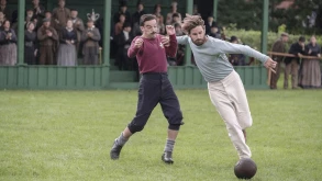 Στο ‘The English Game’ την τιμητική της έχει η γέννηση της «στρόγγυλης θεάς» (ΒΙΝΤΕΟ)