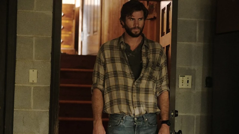 Στο ‘Arkansas’ οι Clark Duke και Liam Hemsworth πιάνονται επ’ αυτοφώρω (ΦΩΤΟ)