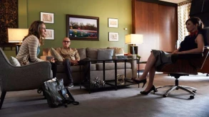 Στο ‘Bad Therapy’ η Michaela Watkins αποδεικνύεται η χειρότερη σύμβουλος γάμου (BINTEO)