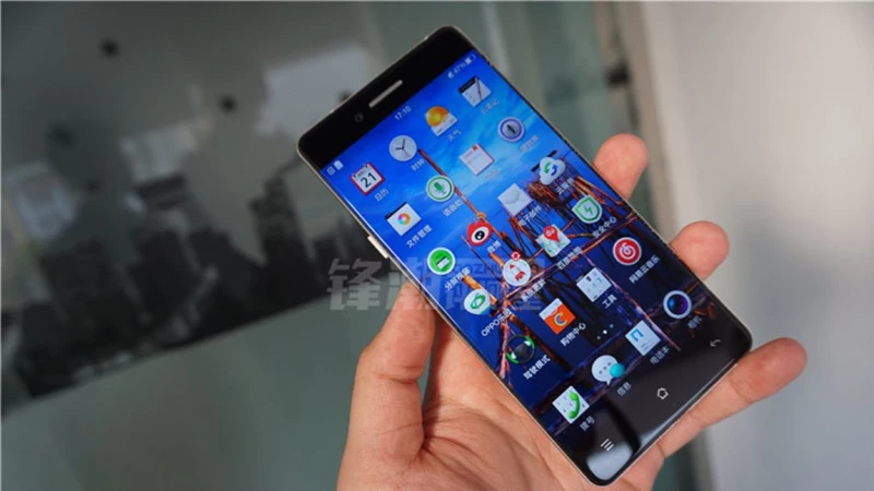 Φωτογραφίες και video από το Oppo R7
