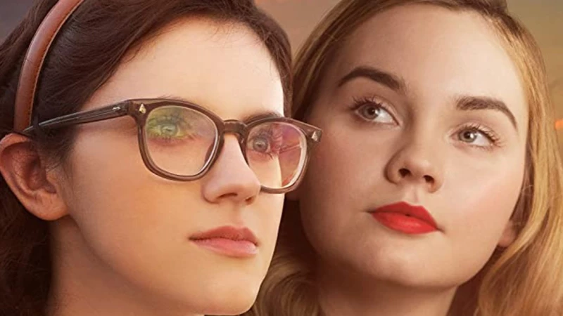Στο ‘To the Stars’ μία δυνατή φιλία δένει τις Kara Hayward και Liana Liberato (ΒΙΝΤΕΟ)