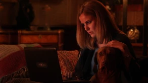 Στο ‘Intrigo: Dear Agnes’ η Carla Juri προσπαθεί να ξεφύγει από ένα οικονομικό αδιέξοδο (ΒΙΝΤΕΟ)