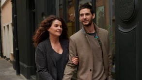 Στο ‘Gold Digger’ ο Ben Barnes γίνεται ο απόλυτος πειρασμός για την Julia Ormond (ΒΙΝΤΕΟ) 