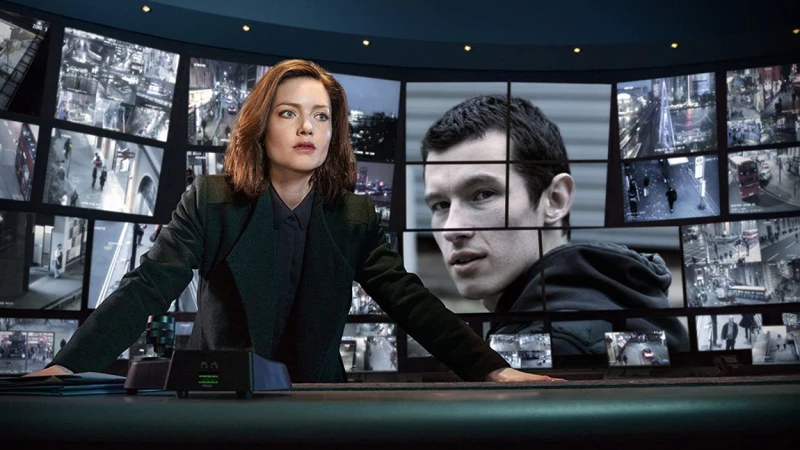 Στο ‘The Capture’ μία παγίδα στήνεται εις βάρος του Callum Turner (ΒΙΝΤΕΟ)