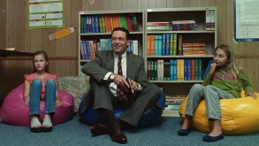 Στο ‘Bad Education’ ο Hugh Jackman κατηγορείται για υπεξαίρεση σε δημόσιο σχολείο (ΒΙΝΤΕΟ) 