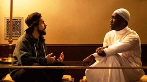 Στη 2η σεζόν του ‘Ramy’ ο Mahershala Ali γίνεται ο πνευματικός οδηγός του ήρωα (ΕΙΚΟΝΕΣ)