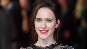 Η Rachel Brosnahan υπέγραψε για την κωμωδία-δράμα ‘The Switch’ της Amblin Partners