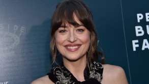 Η Dakota Johnson φλερτάρει με την ιδέα να παίξει στο ‘Don't Worry Darling’ της Olivia Wilde