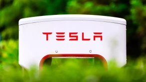 Η Tesla αναπτύσσει μία "μυστική μπαταρία" η οποία θα φέρει την επανάσταση στα ηλεκτρικά αυτοκίνητα