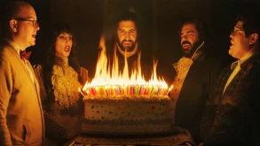 Το What We Do In The Shadows συνεχίζει τα βαμπιρικά ευτράπελα για 3η σεζόν