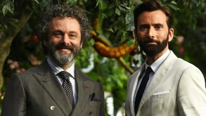 Οι David Tennant και Michael Sheen δίνουν και πάλι τα χέρια για την νέα κωμωδία ‘Staged’ (ΒΙΝΤΕΟ)