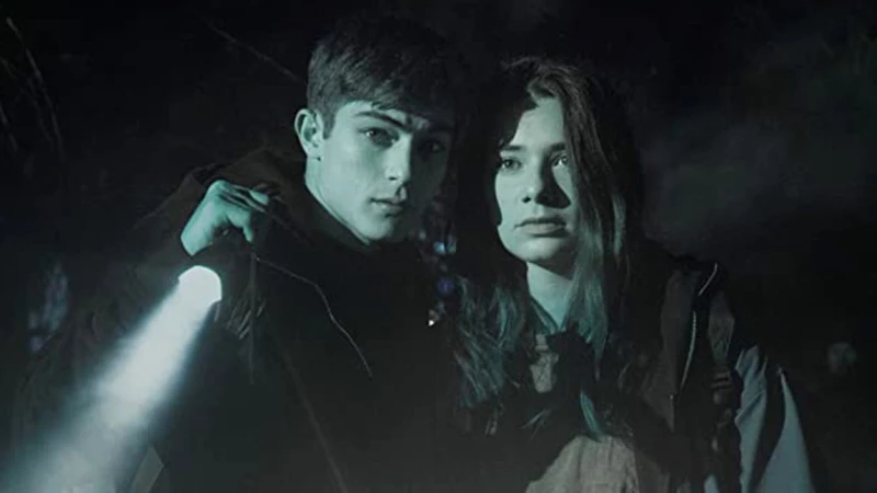 Στο ‘Curon’ του Netflix μία οικογένεια στοιχειώνεται από τρόμους του ανεξήγητου (ΒΙΝΤΕΟ)