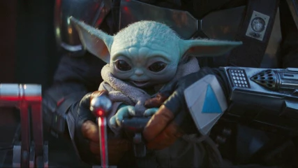 Ένας από τους λίγους που ξέρει το μυστικό του Baby Yoda κάνει tease