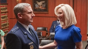 Το μεγάλο μυστήριο του Space Force δεν το ξέρει ούτε η ίδια η Lisa Kudrow