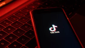 Το TikTok "έπεσε" για ώρες