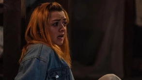 H Maisie Williams του Game of Thrones γίνεται κλέφτρα και προκαλεί χάος στο "The Owners" (BINTEO)