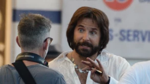 Ο Bradley Cooper αφηνιασμένος στο πλατό της νέας ταινίας του Paul Thomas Anderson (ΕΙΚΟΝΕΣ)